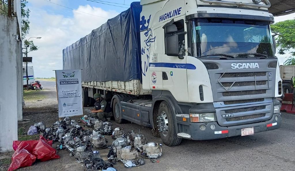 Transportaba motopartes ilegalmente en un camión internacional